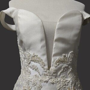 Kenneth Poole Wedding Gown - Size 10